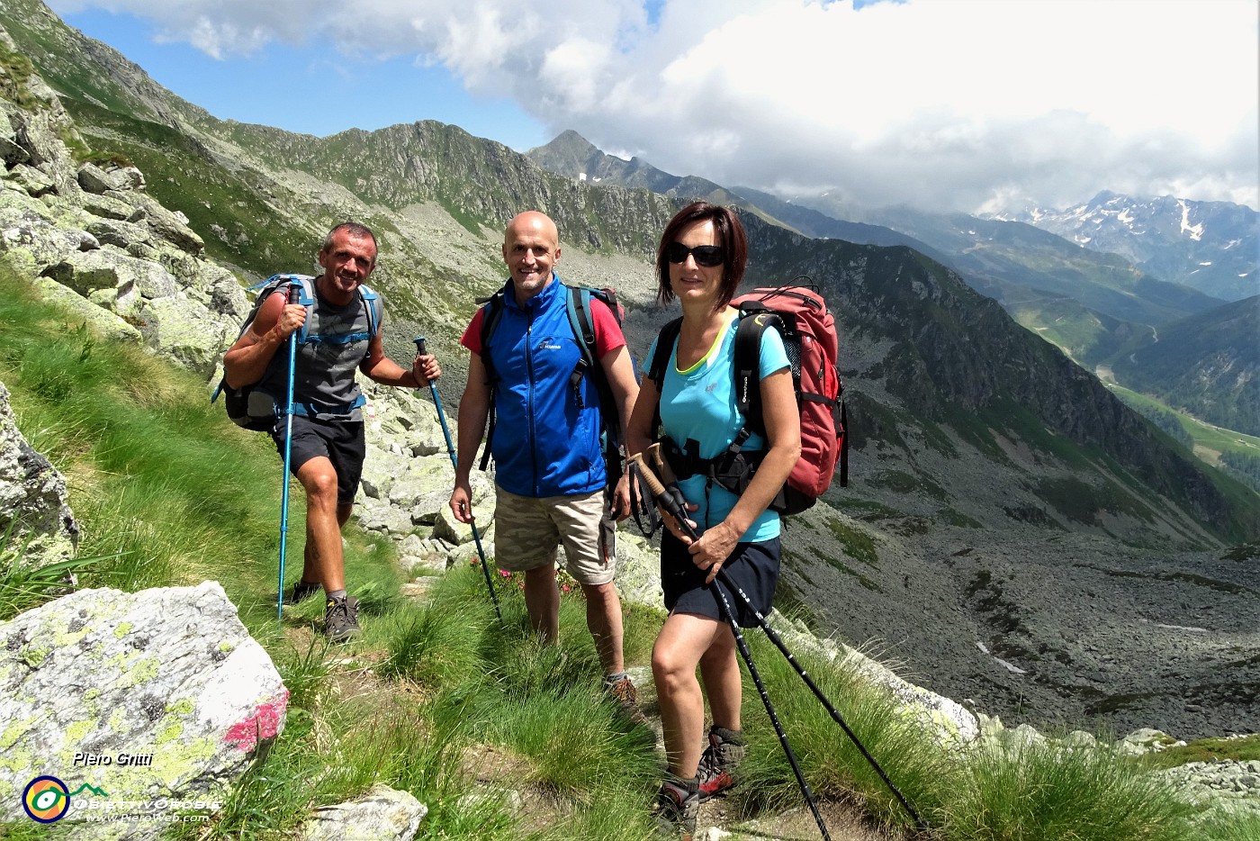 83 Al Passo di porcile con vista sul vallone pietroso verso Foppolo.JPG